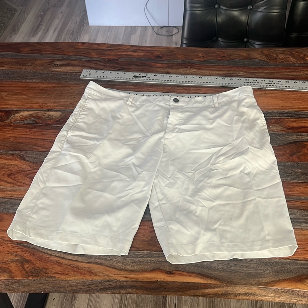 Men’s white Puma golf shorts 42